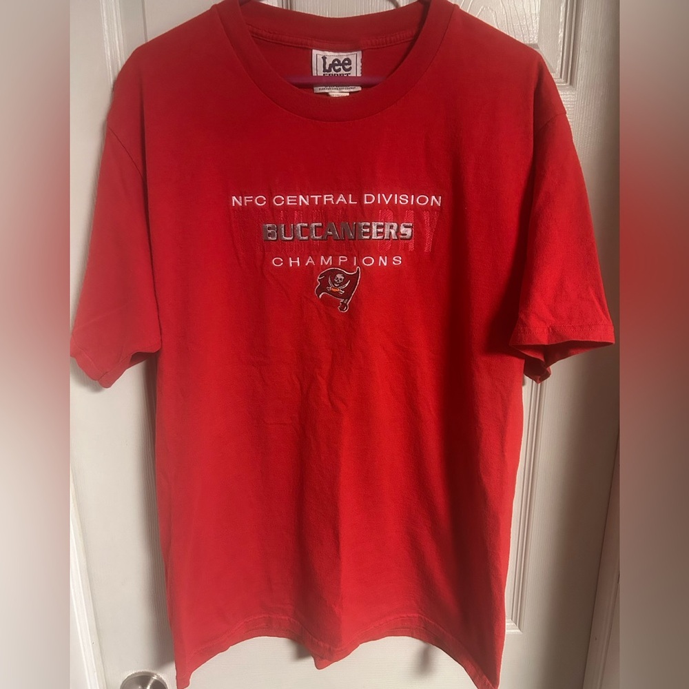 Tampa Bay Buccaneers shirt size Large vintage lee tag